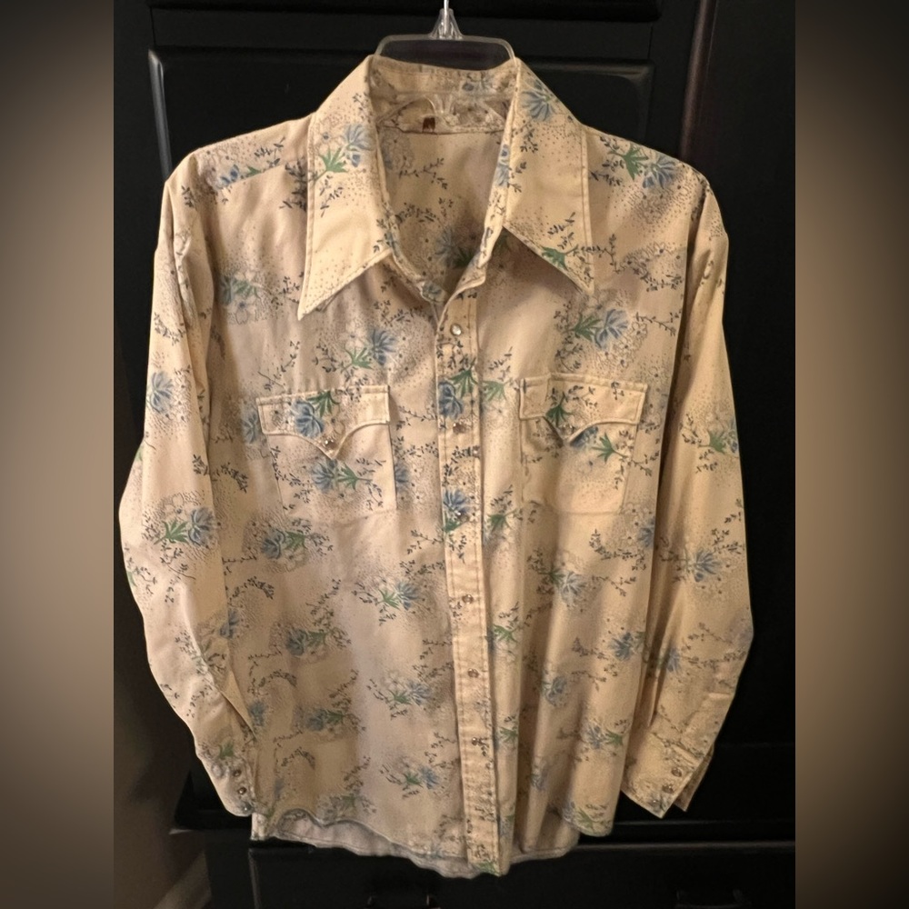 Vintage men’s button up shirt Size 16.5-33 Long Tail